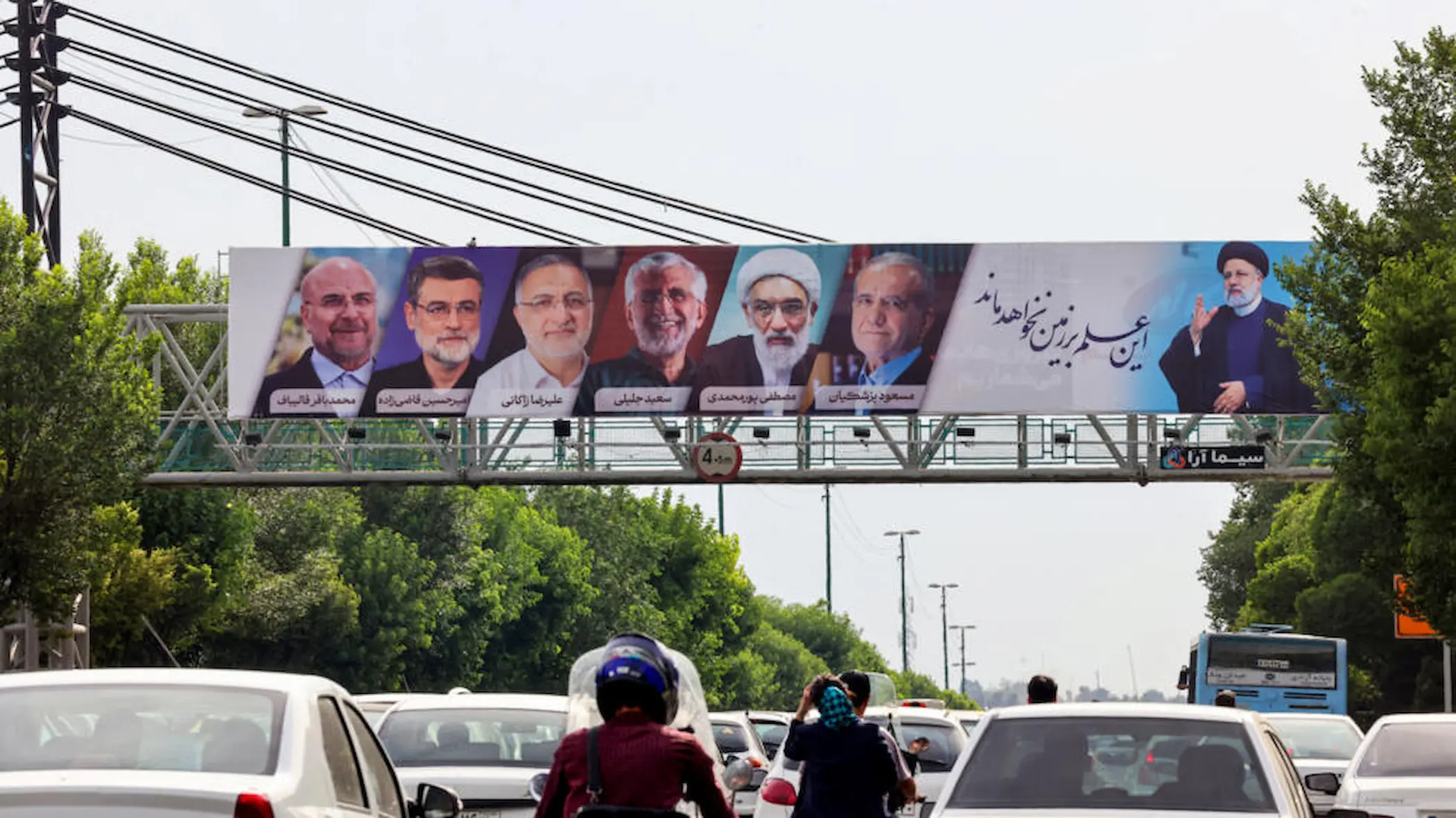 الانتخابات الرئاسية الإيرانية: منافسة محتدمة ورهانات عالية